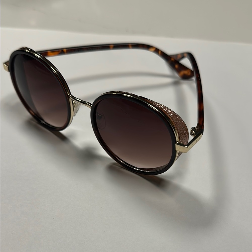 NWOT- Allure Genesis Elegant Round Polycarbonate UV 400 Sunglasses